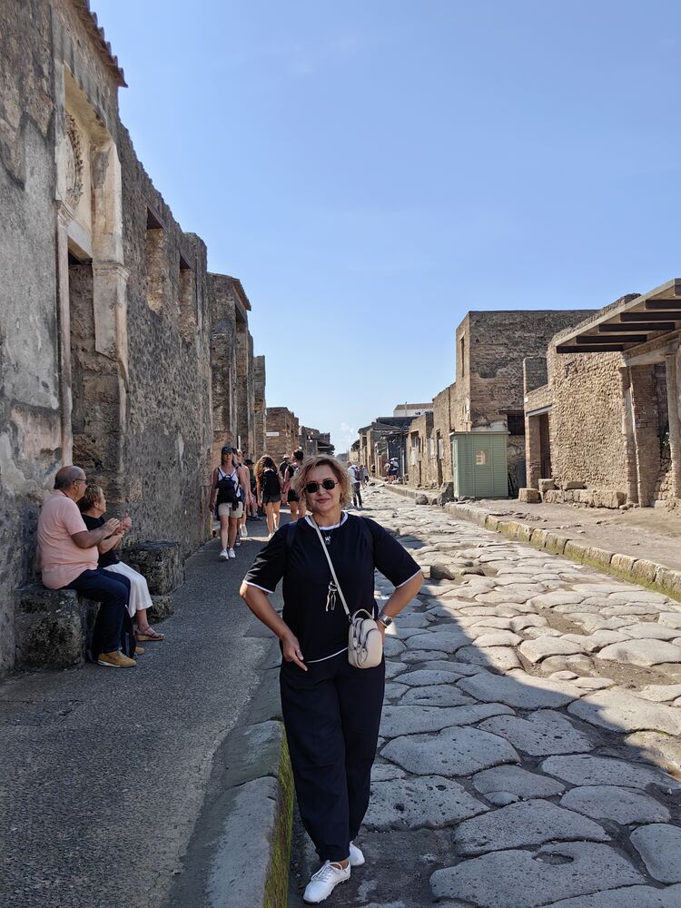  48053547  Elena, 49 ,    Palermo