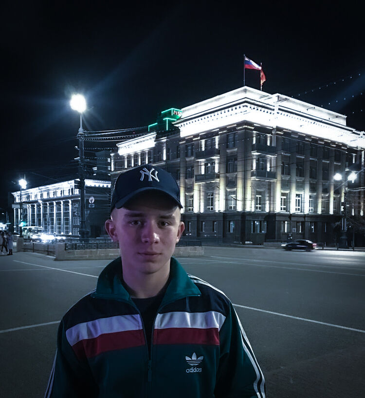  31442417  Vladislav, 21 ,    
