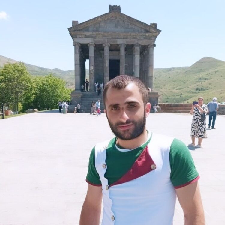  44335697  Mher, 30 ,    