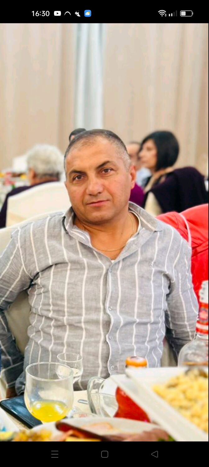  42405317  Hrant, 49 ,    