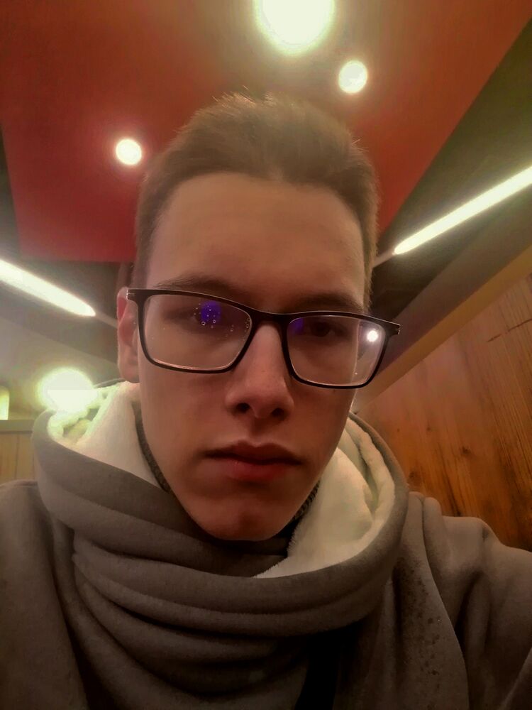  30832597  Daniil, 23 ,    