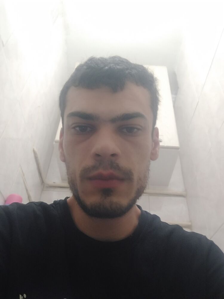  44619727  Robert, 28 ,    