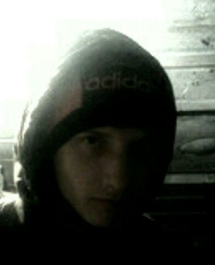  19696967  Sergej, 23 ,    