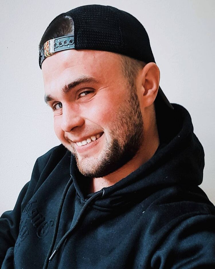  43328337  Vladyslav, 24 ,    