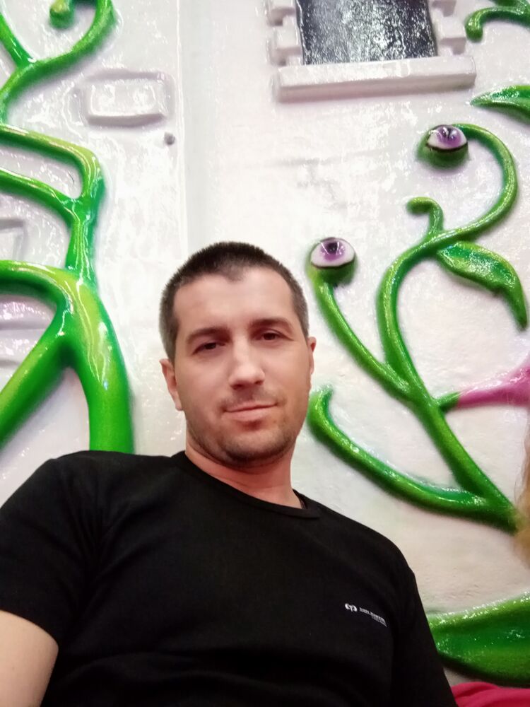  -,   Vladimir, 35 ,   