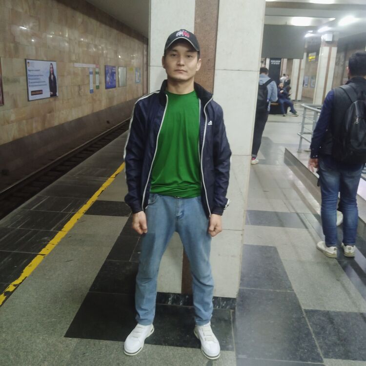  36721687  Umidbek, 25 ,    