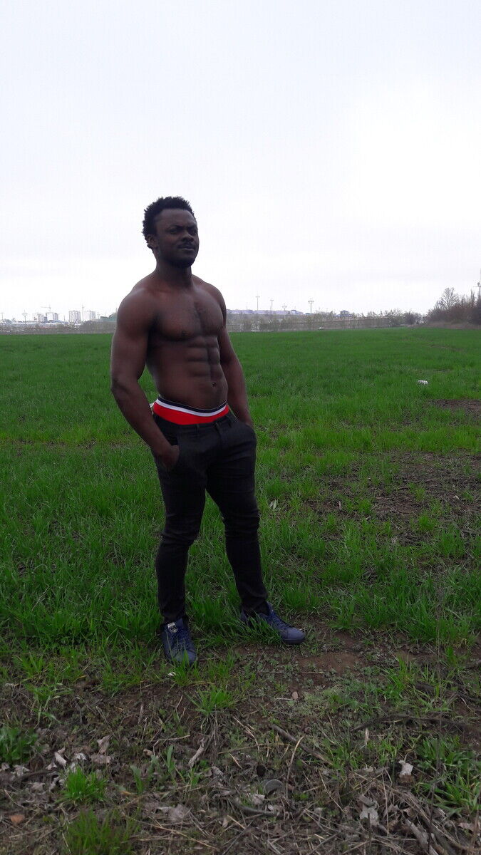  20754427  Yannick, 38 ,    
