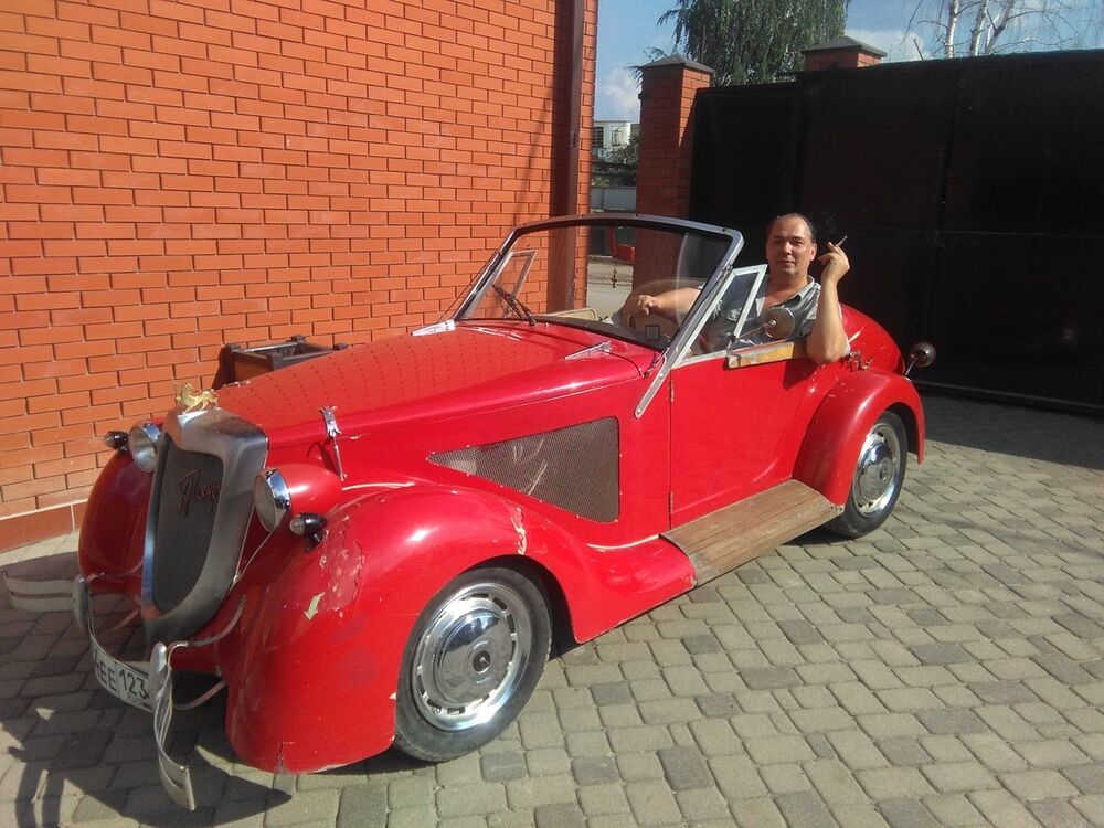  ,   Vadim, 52 ,   