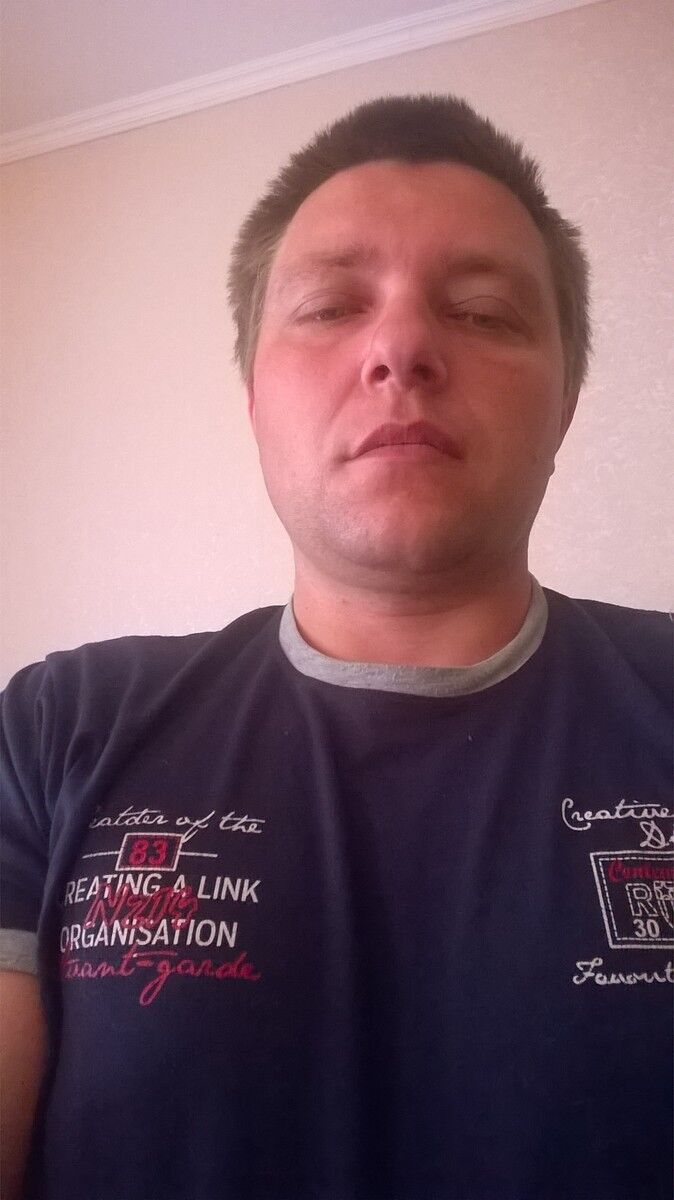  9589597  Vadim, 41 ,    