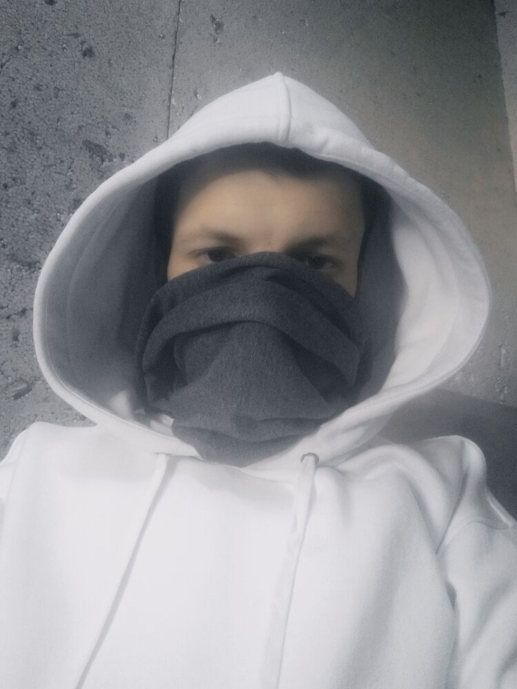  24568797  Ivan, 33 ,    