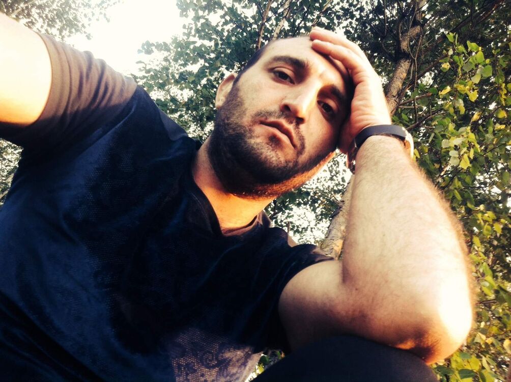  ,   Arman, 33 ,     , c 