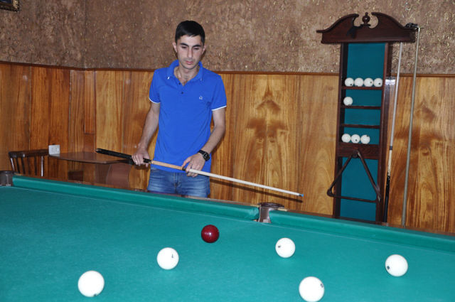  ,   ARMEN, 36 ,  