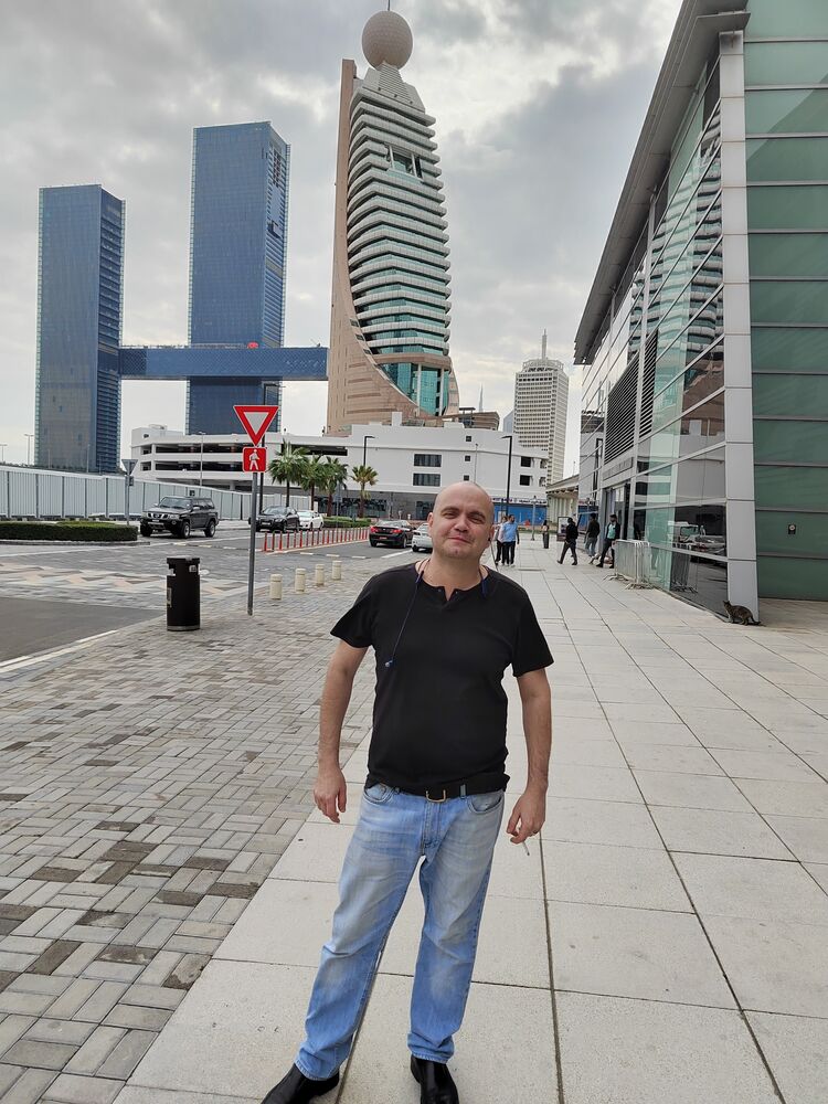  -,   Artem, 42 ,   c 