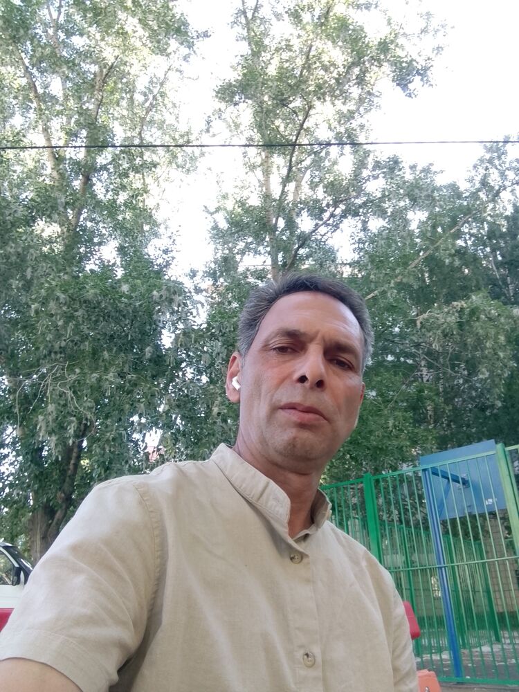  45339157  Nuran, 53 ,    