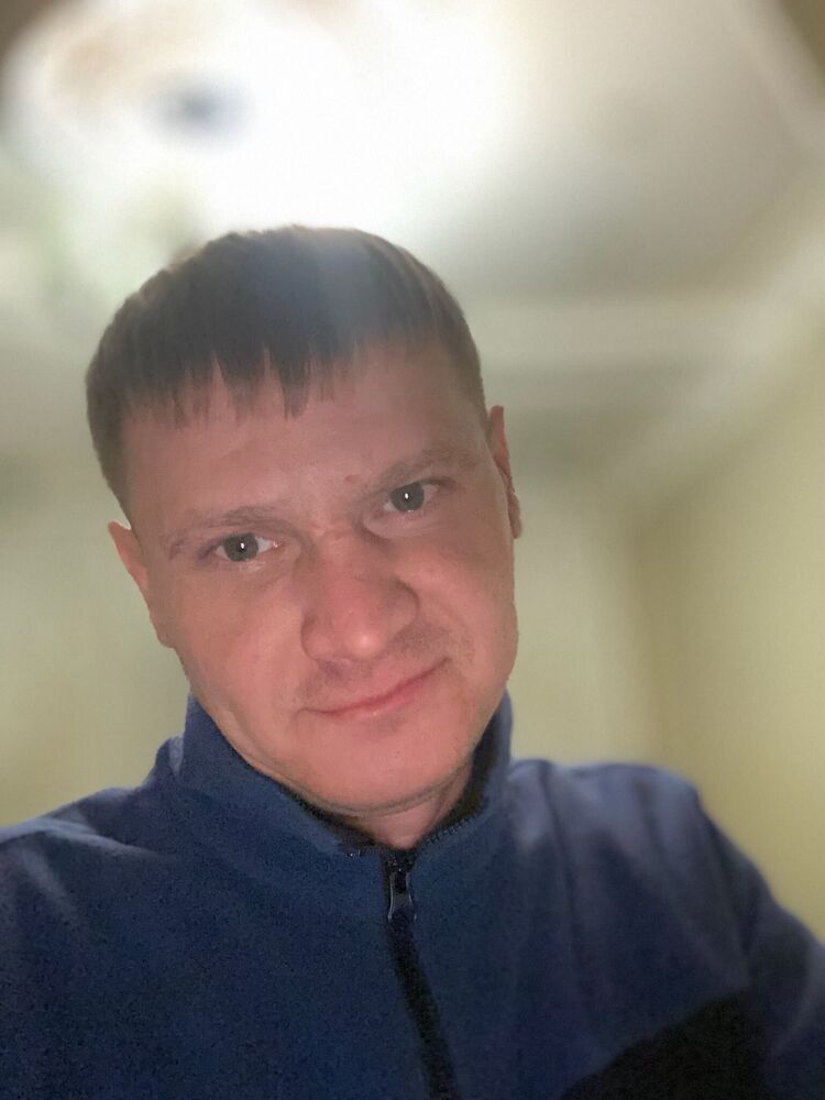  43946787  Dmitri, 41 ,     