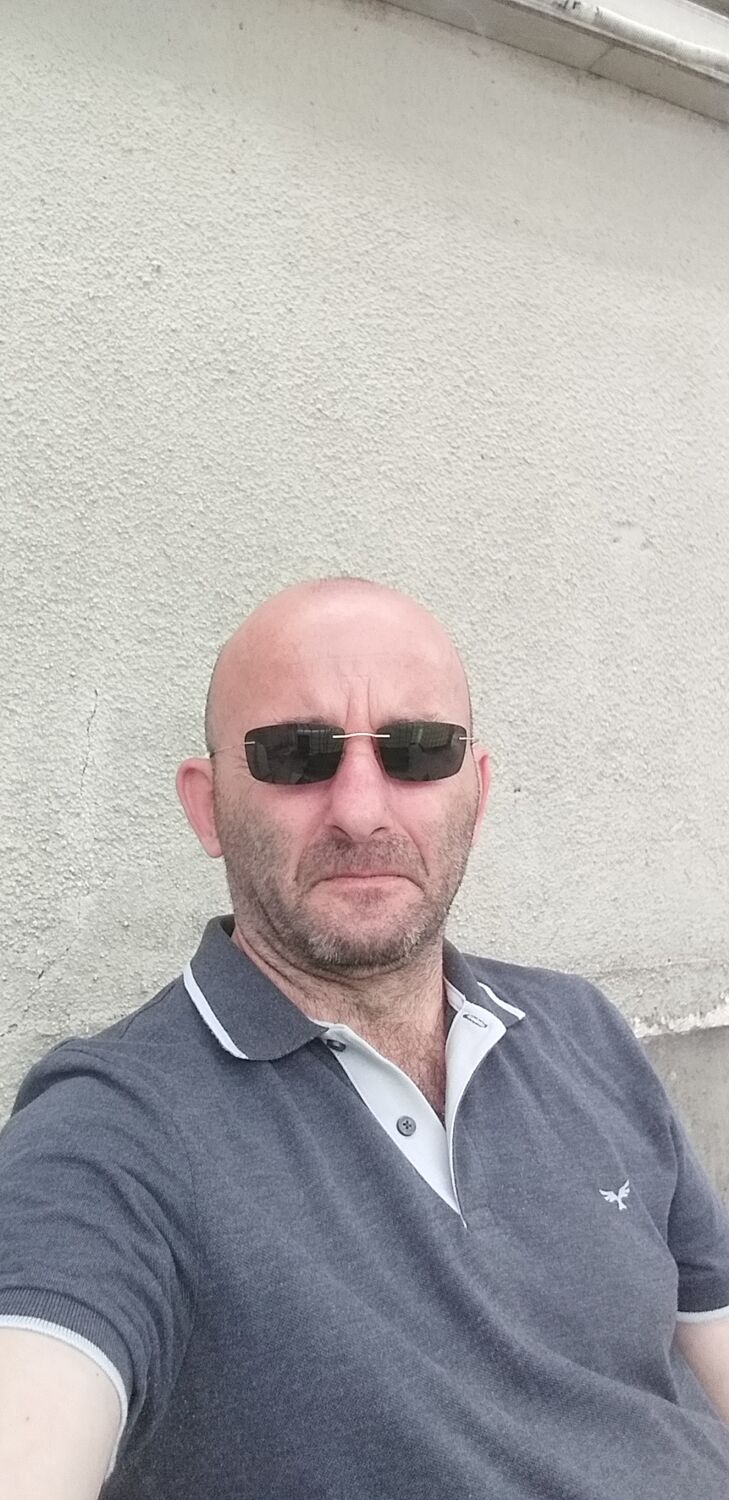  47627227  Daviti, 51 ,    