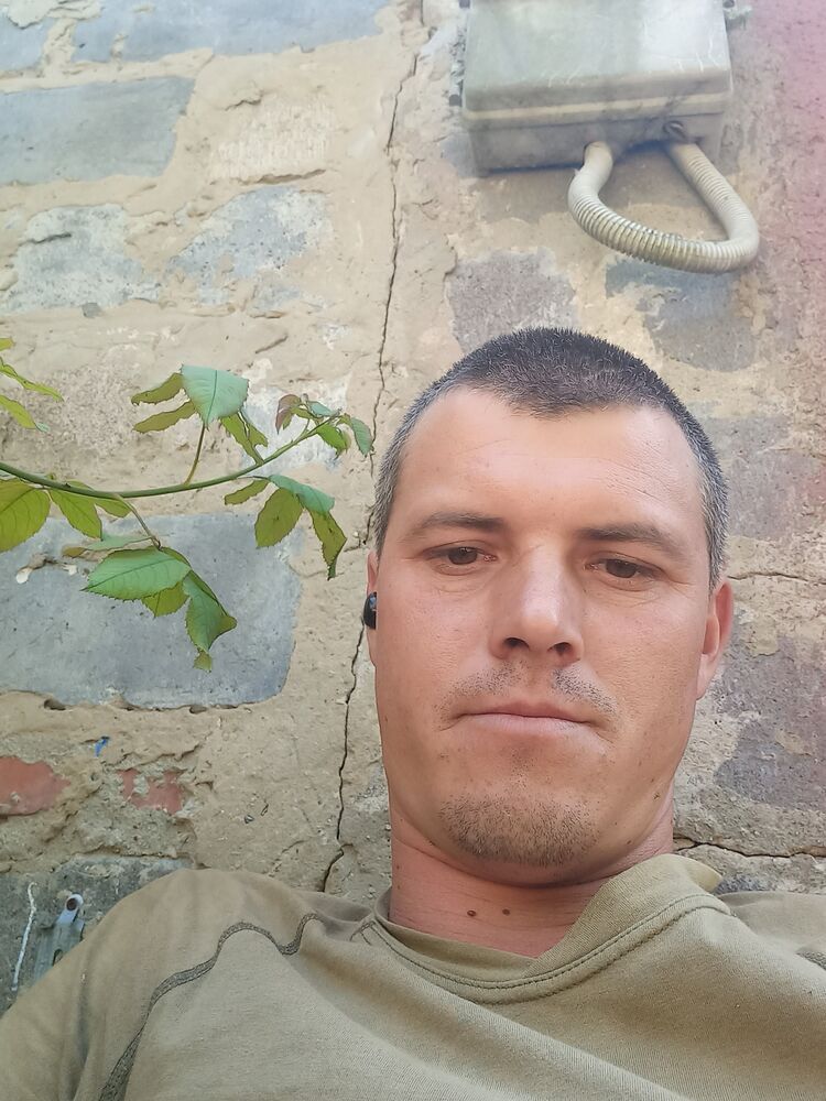  35407927  Vadum, 33 ,    