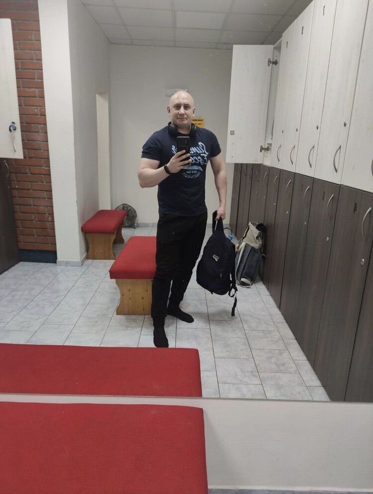  ,   Denys, 37 ,   ,   , c 