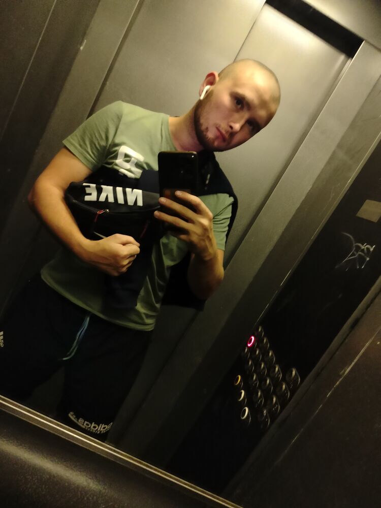  38175557  Alexander, 24 ,    