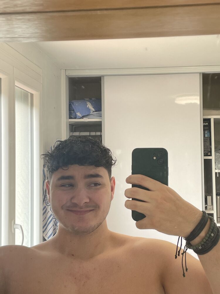  1er Arrondissement,   Alex, 23 ,   ,   