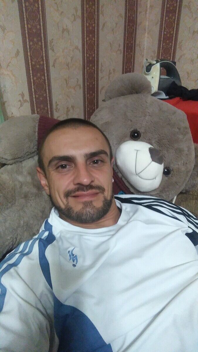  21147227  Andrei, 42 ,    