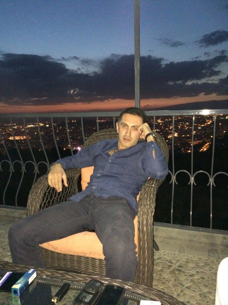  5462787  Karl Arami, 40 ,    