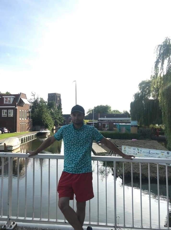  17252417  Pavels, 32 ,    De Lier