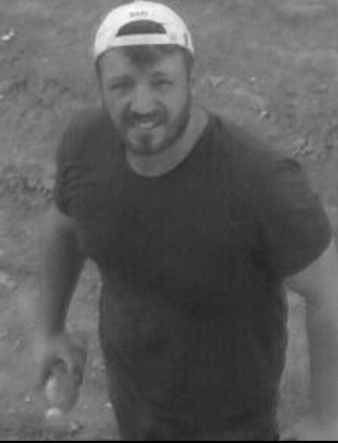  21032487  Farid, 27 ,    
