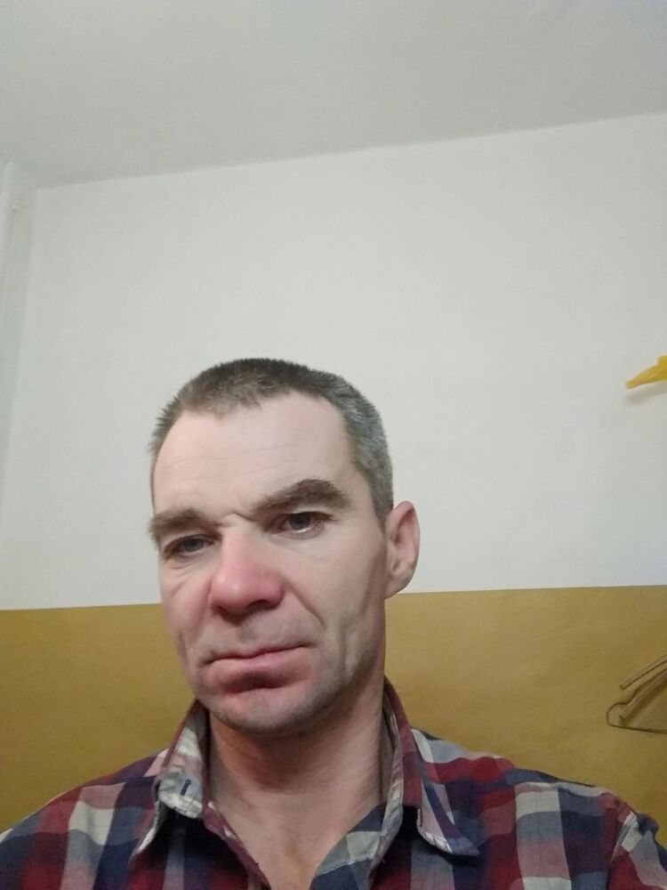  ,   Robert, 48 ,   