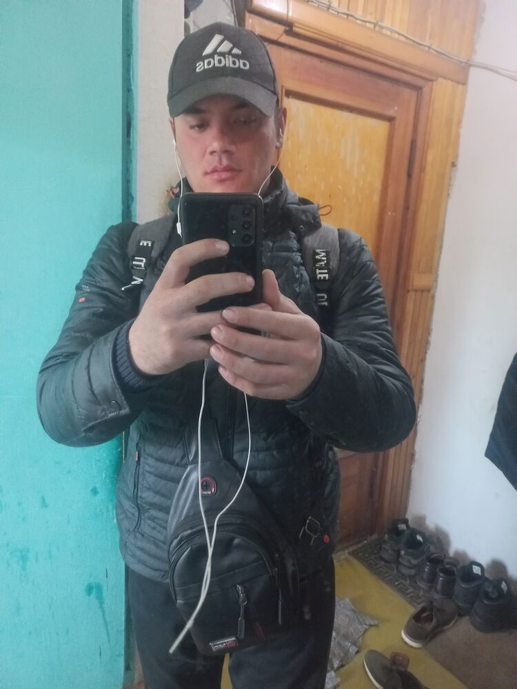  26107487  Jaxongir, 31 ,    