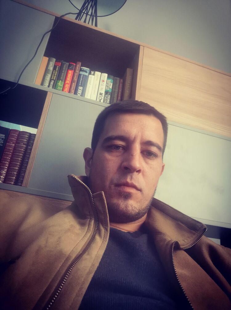  53057687  Andrei, 35 ,    