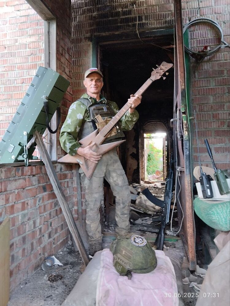  54440897  Alexander, 53 ,    