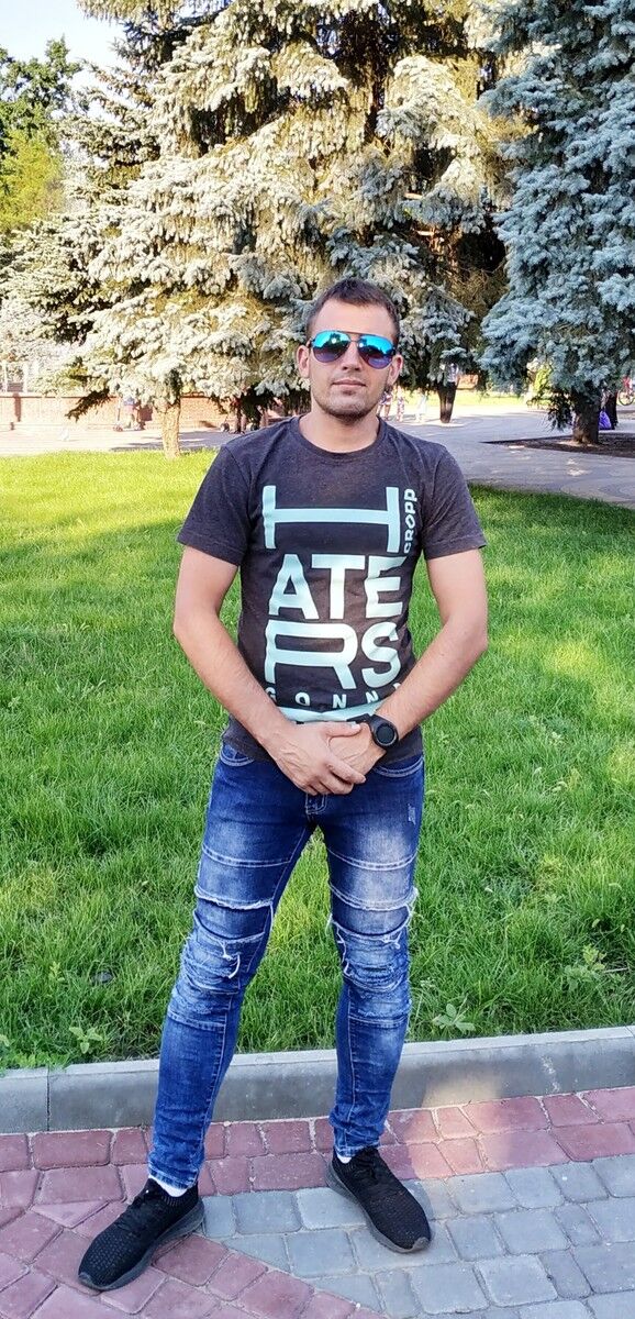  18557477  Denys, 37 ,    