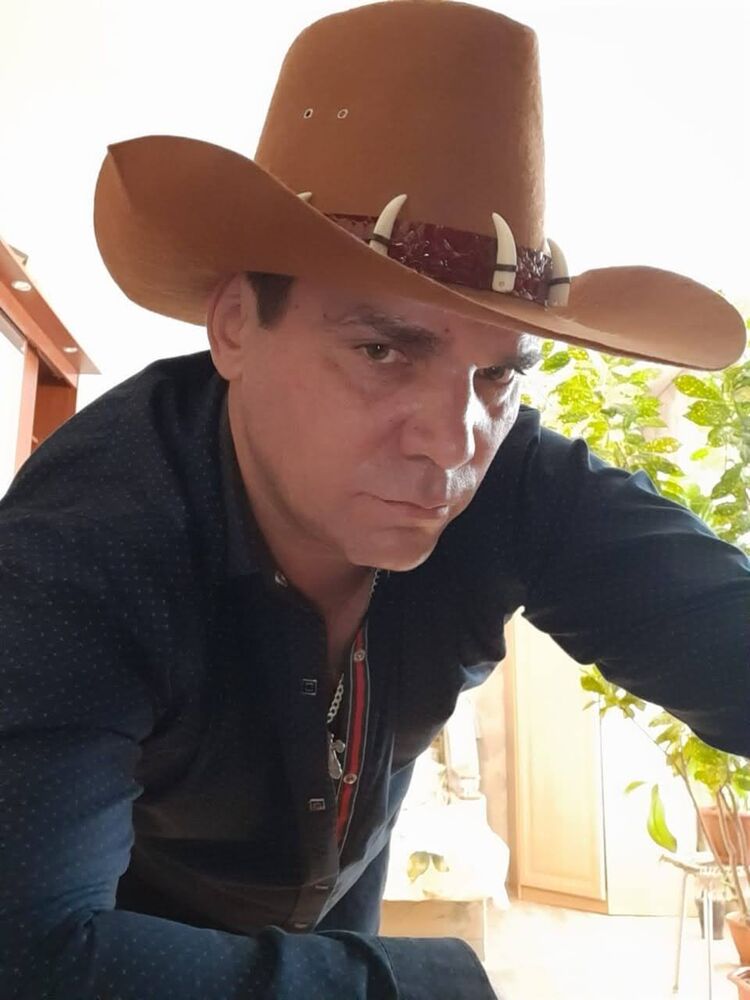  53916827  Denis, 48 ,    