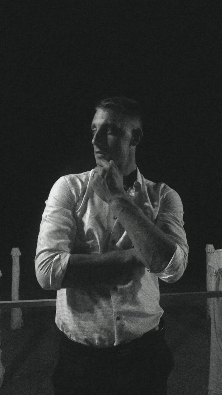  40551137  Vladislav, 28 ,    