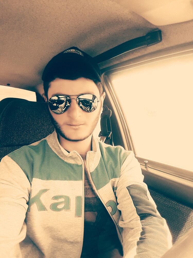  10156437  R O B, 29 ,    