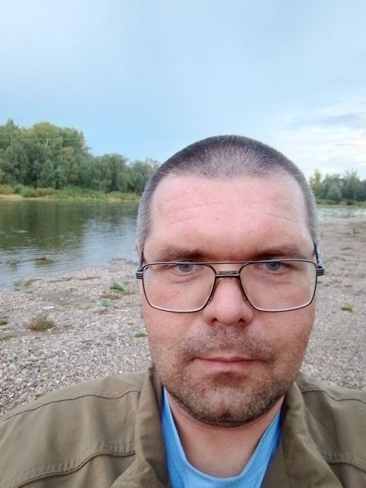  41890237  Viktor, 41 ,    