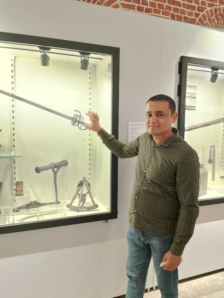  44637577  Dilshod, 36 ,     