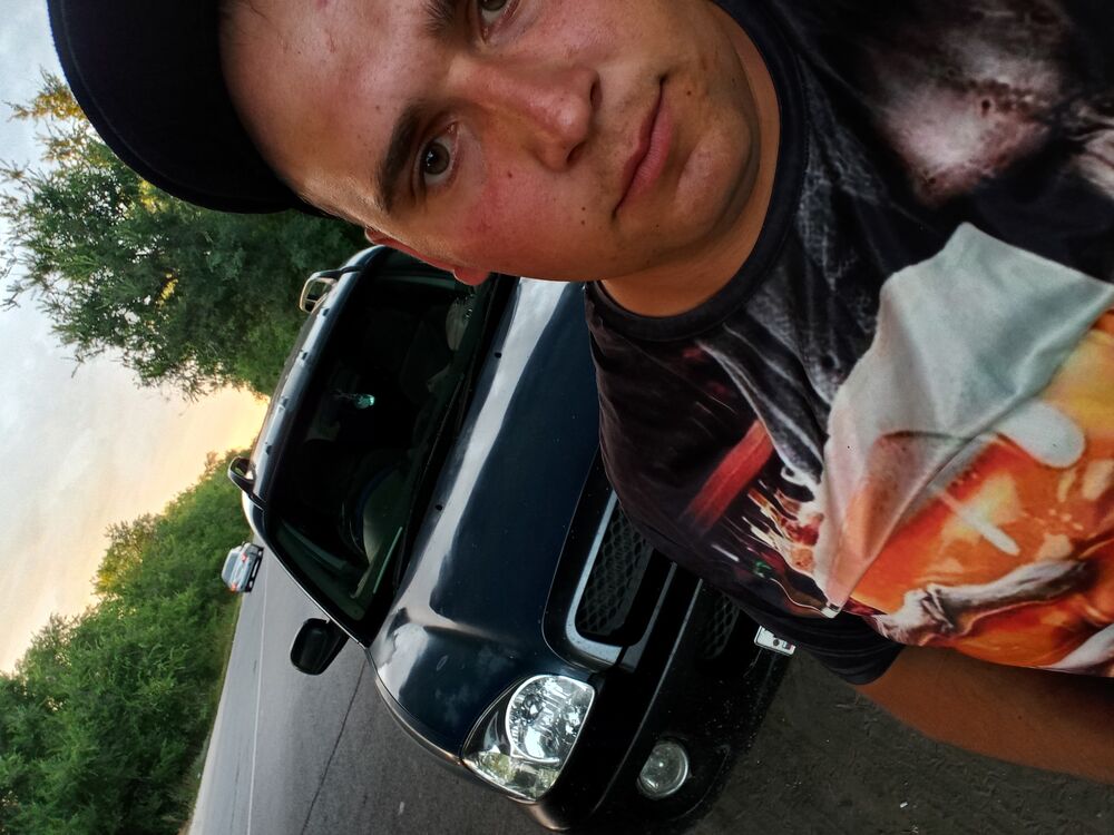 30238547  Viktor, 27 ,    
