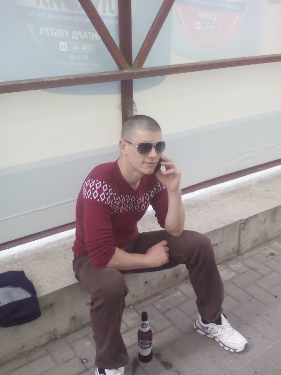  ,   Viktor, 29 ,   
