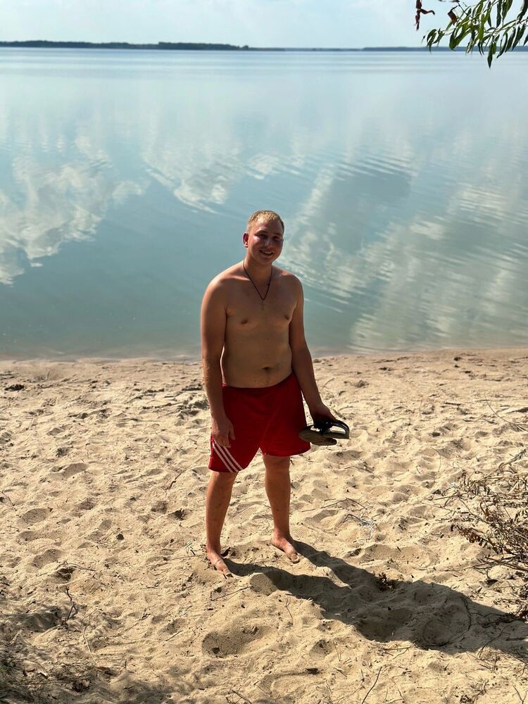  42917867  Stanislav, 26 ,    