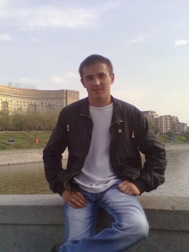  7005597  Artur, 32 ,    -