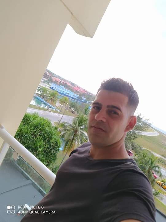  39147777  Daniel, 32 ,    
