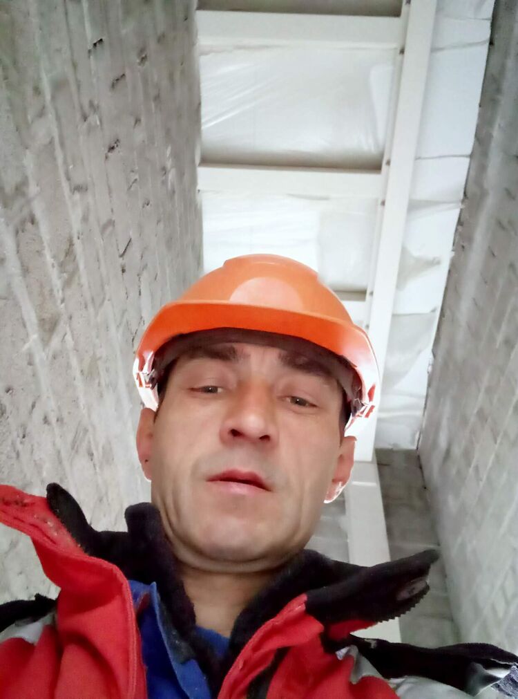  46684427  , 52 ,    