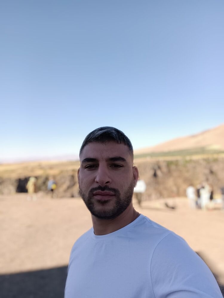  ,   Taron, 33 ,   ,   