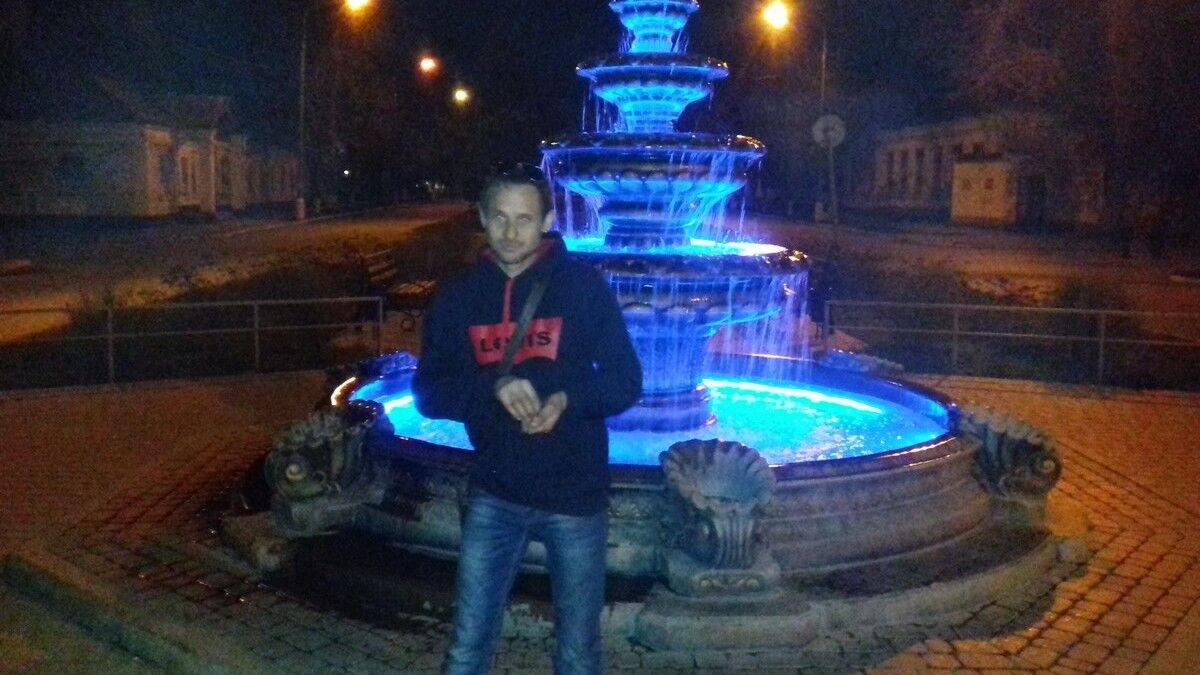  ,   Maks, 37 ,   ,   , c 