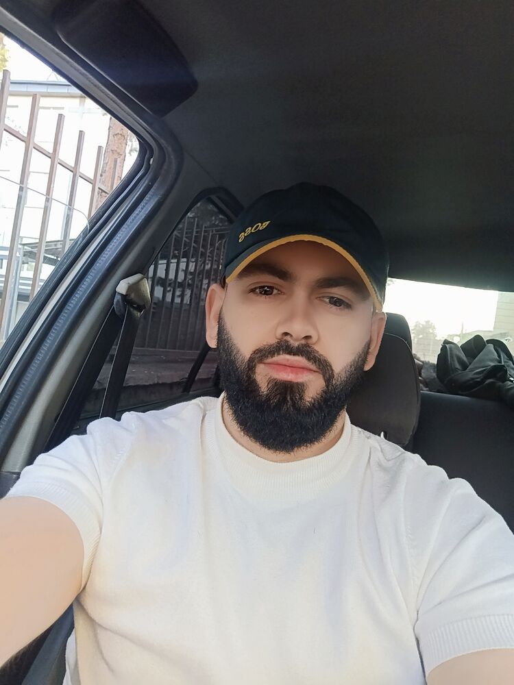  50979747  Umar, 27 ,    