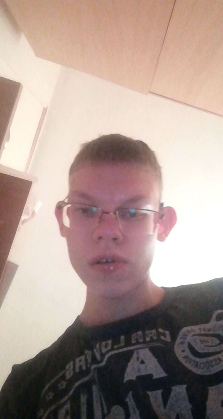  31881517  , 22 ,    