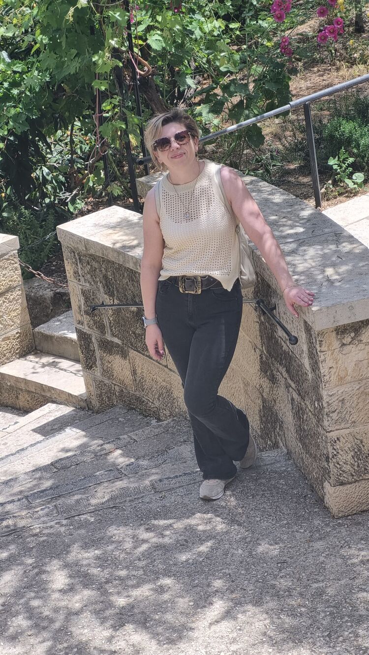  Hod HaSharon,   Ella, 37 ,   ,   , c 