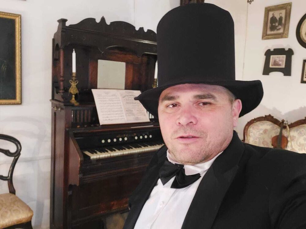  53588707  , 42 ,    --